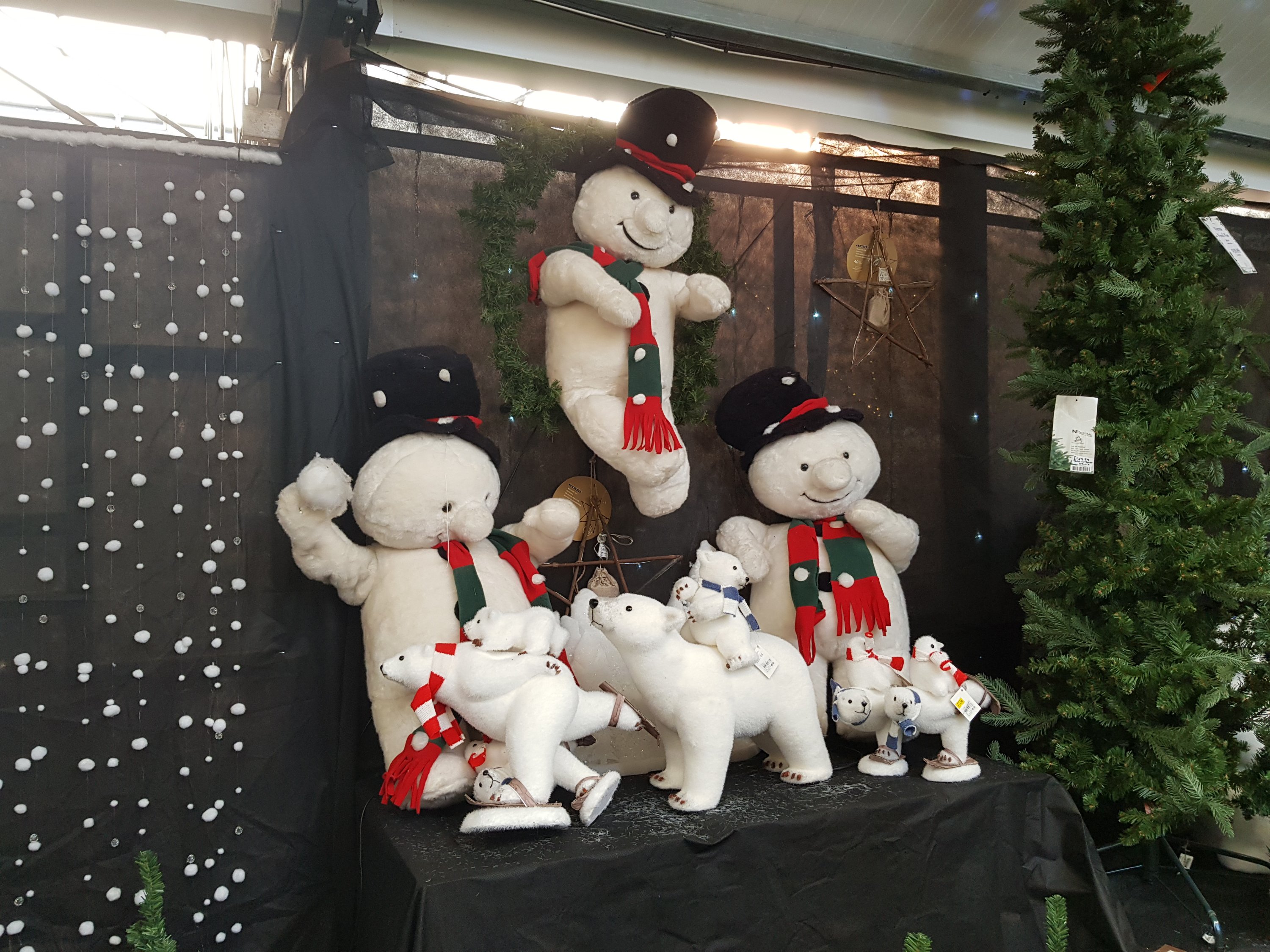 Vanstone Park garden centre snowman festive Christmas display