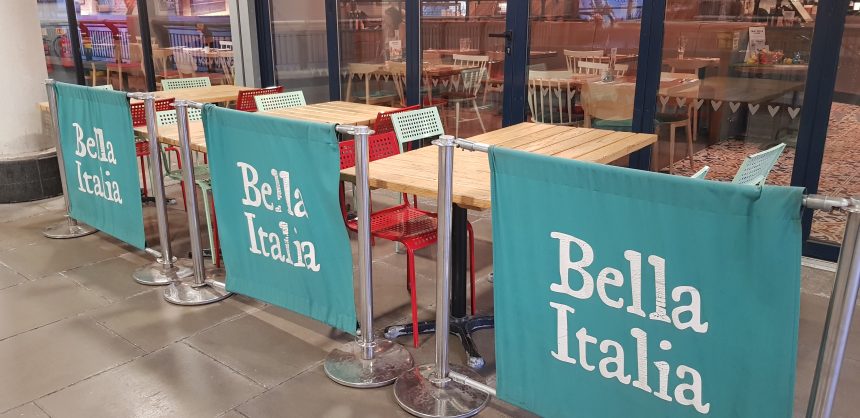 Outdoor seating at Bella Italia, Islington