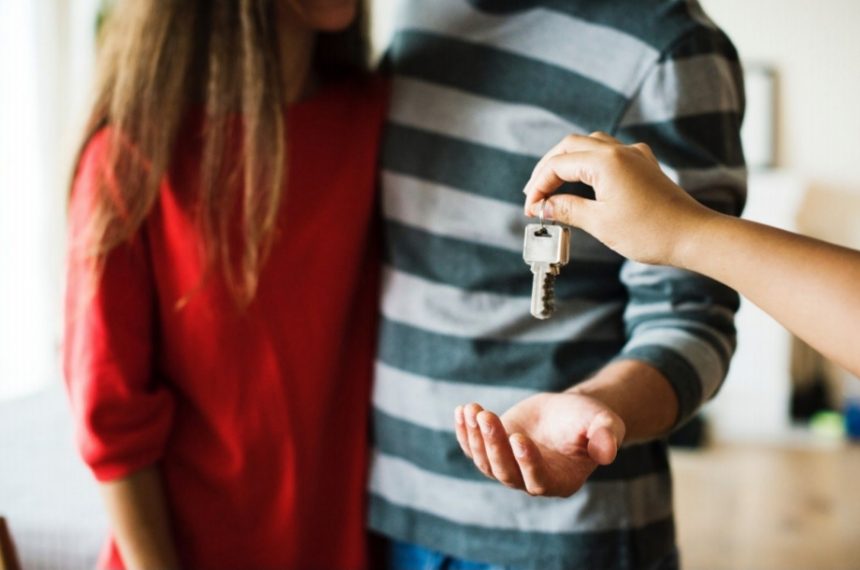 Image of couple being handed property keys