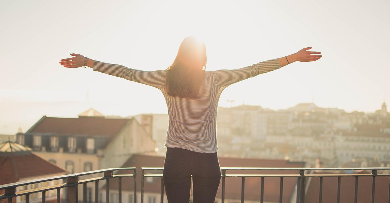 A woman feeling powerful after learning morning routines of successful people.