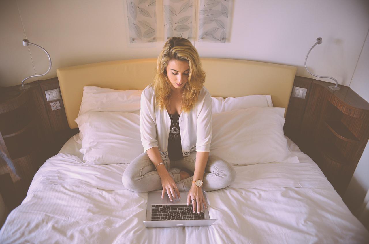 Woman on her laptop learning about forming a habit in 21 days.